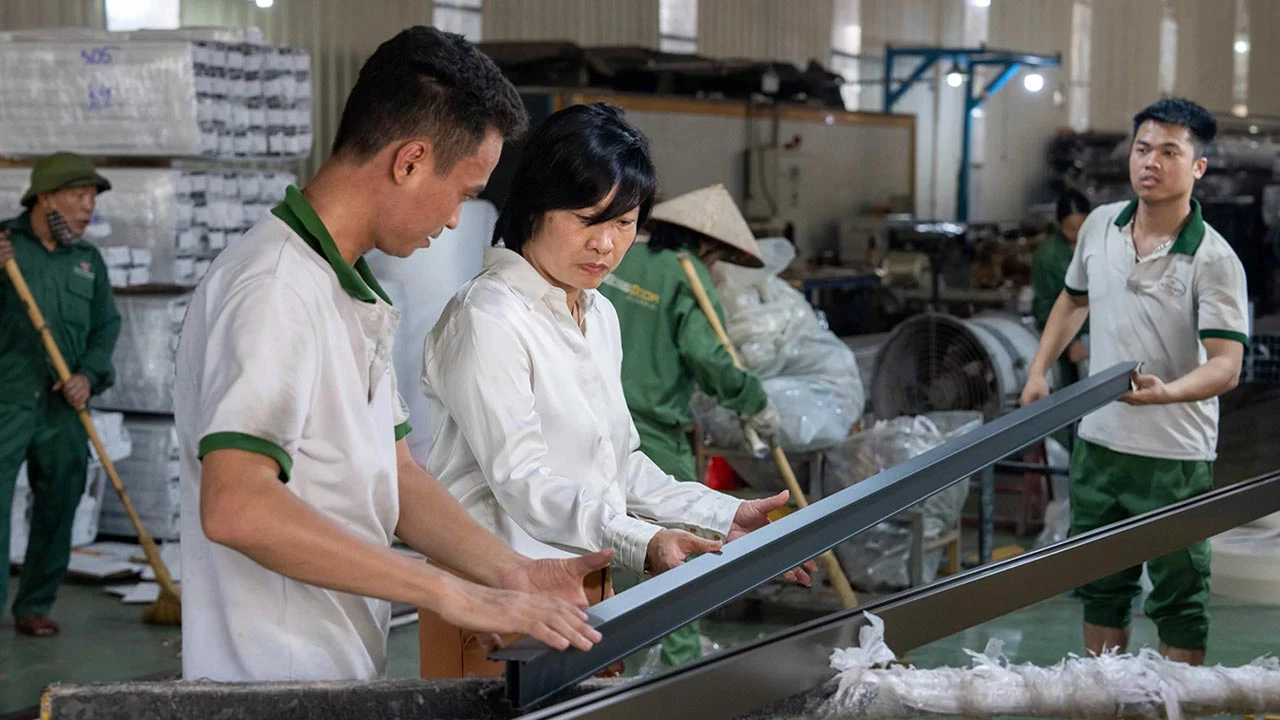 Nguyen Thi Hong Van's Tan Truong Son Group 'Boss Door,' supported by IFC’s client TP Bank, has become one of Vietnam's largest manufacturers, employing over 100 women. TP Bank participates in IFC’s Banking on Women and Women in Trade initiative under Global Trade Finance Program (GTFP). Photo: Todd Brown/IFC