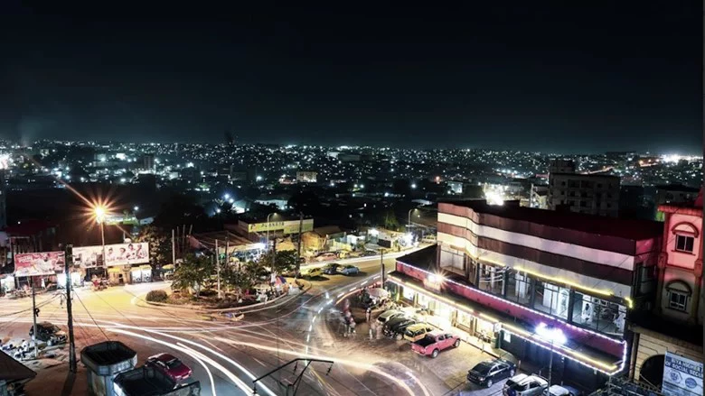 Vue de Yaoundé la nuit. Crédit : Afam Co / Banque mondiale